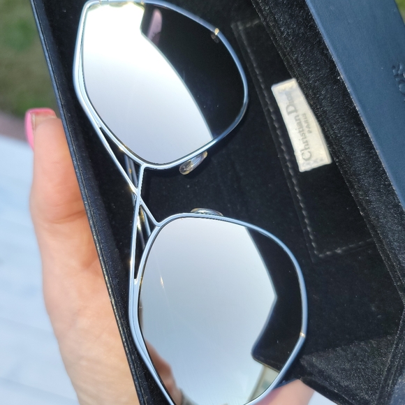 GORGEOUS DIOR SUNGLASSES WITH CASE - Picture 7 of 10